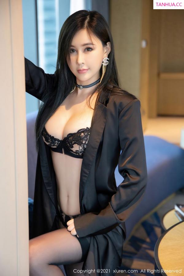 闫璐璐  新人模特闫璐璐 魅惑多姿黑色服饰第24张图片